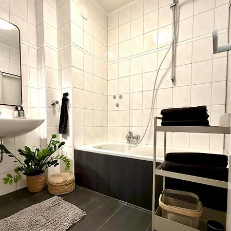Stylische 2,5 Zi-wohnung - Balkon - Blick Ins Gruene ヴッパータール