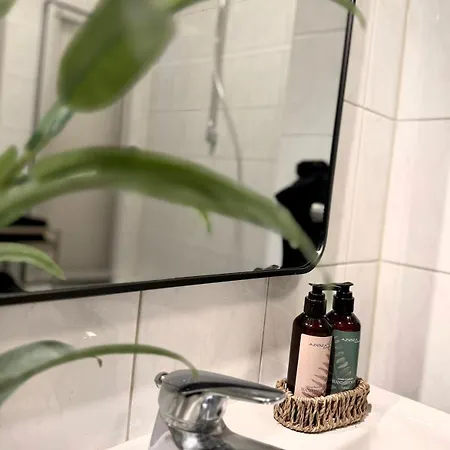 Stylische 2,5 Zi-wohnung - Balkon - Blick Ins Gruene Apartman