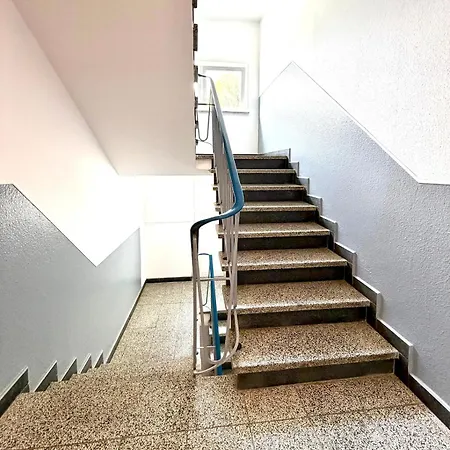 Stylische 2,5 Zi-wohnung - Balkon - Blick Ins Gruene *