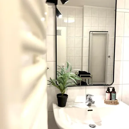 Stylische 2,5 Zi-wohnung - Balkon - Blick Ins Gruene
